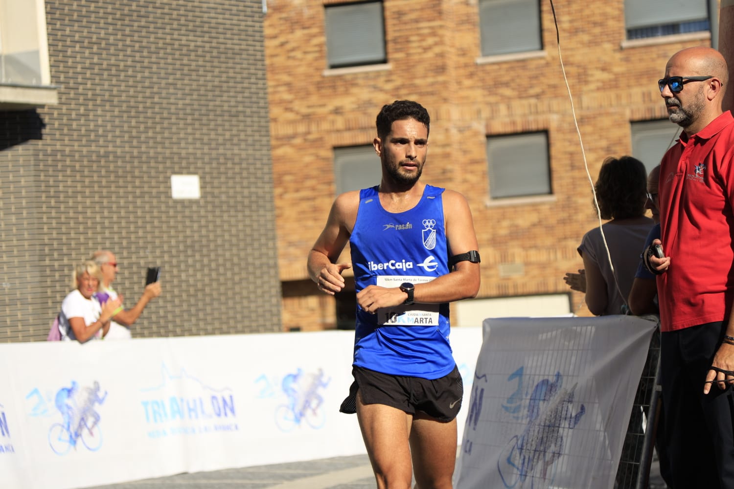 Adrián Moro y Verónica Sánchez, los más rápidos en la carrera de Santa Marta