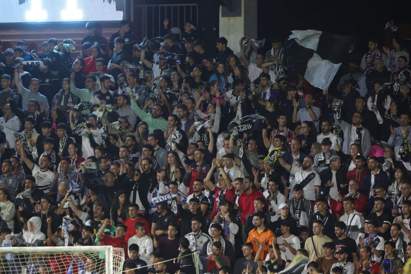 Afición en la grada del Reina Sofía en el partido ante el Deportivo.