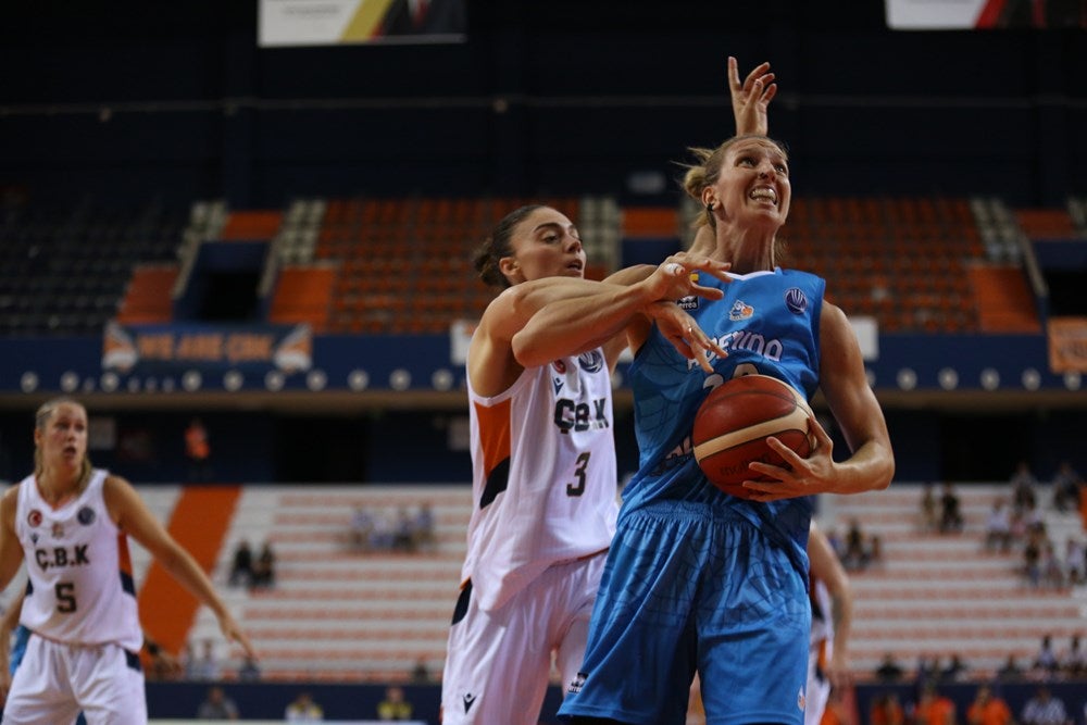 Victoria de Avenida ante el Cukurova