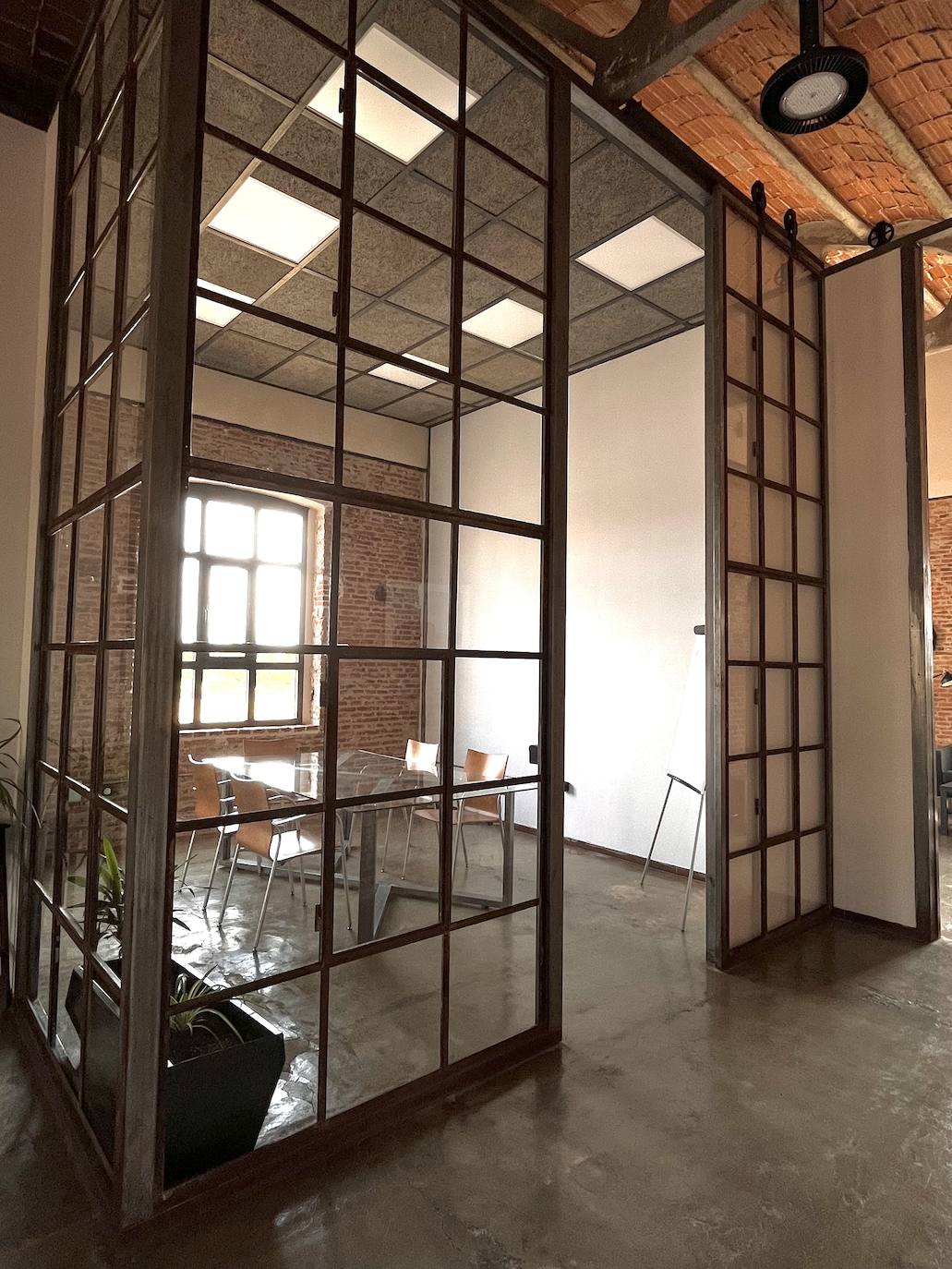 Imagen secundaria 2 - De laboratorio en la República a coworking, el cambio de una fábrica de Salamanca con historia