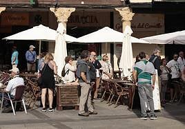 Turistas en la Plaza del Corrillo de Salamanca.