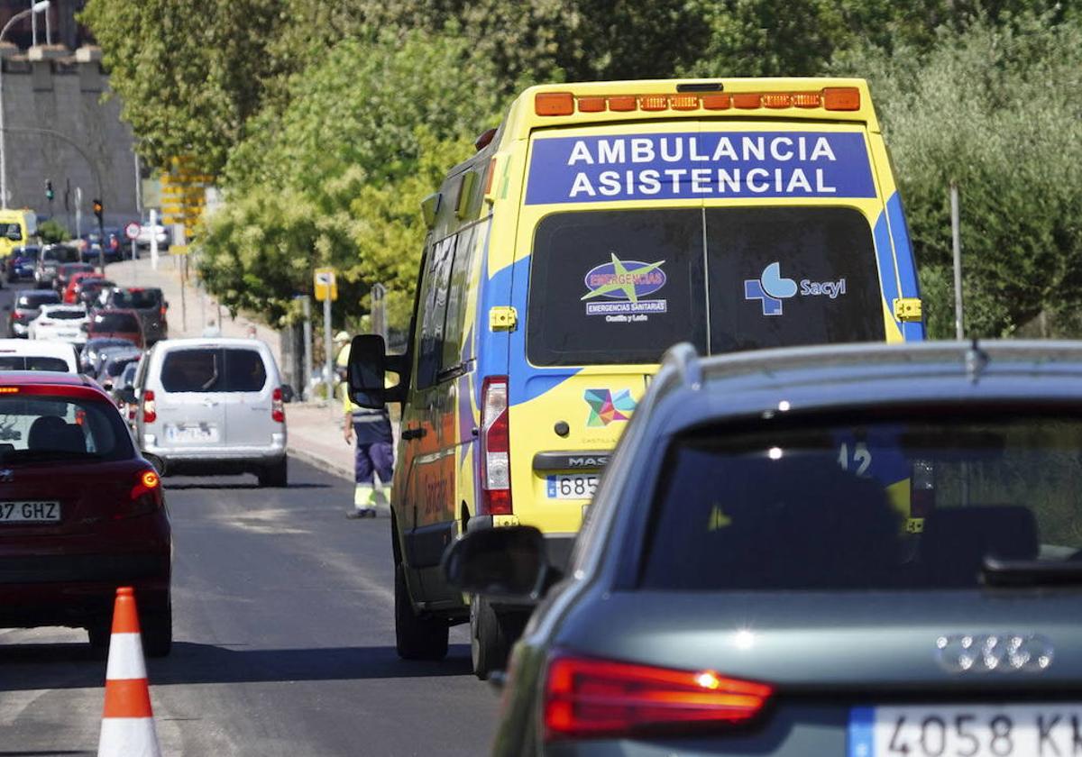 Una mujer de 75 años, mareada tras una colisión entre dos vehículos en Aldeatejada