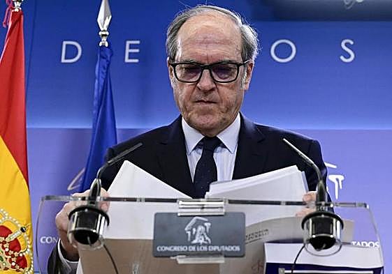 Ángel Gabilondo, tras el acto de presentación del informe del Defensor del Pueblo sobre denuncias por abusos sexuales.