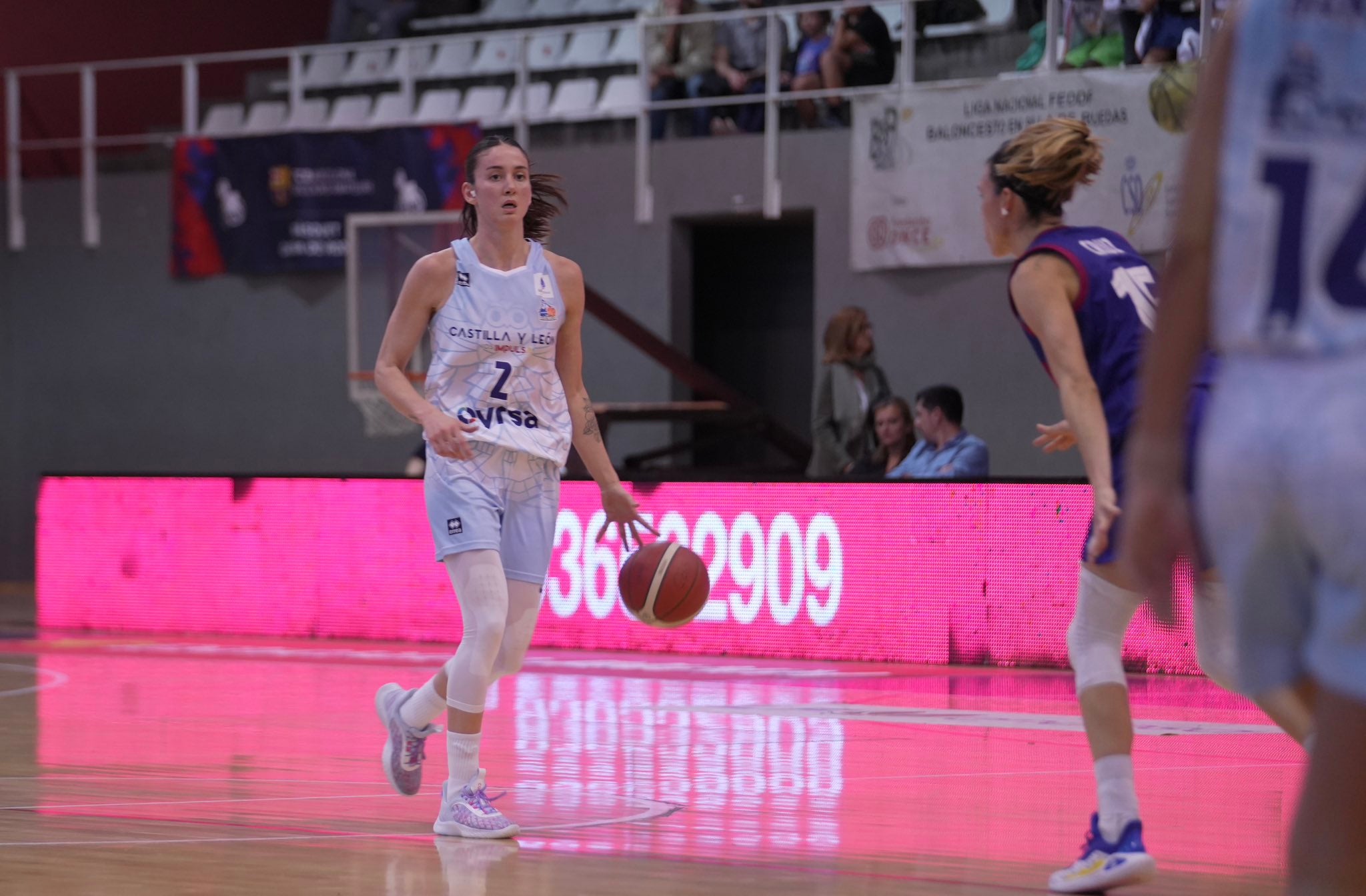 CB Avenida invictas en su quinta jornada contra el Barça CBS