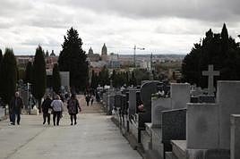 Imagen del cementerio de Salamanca en el día de Todos los Santos del pasado año.