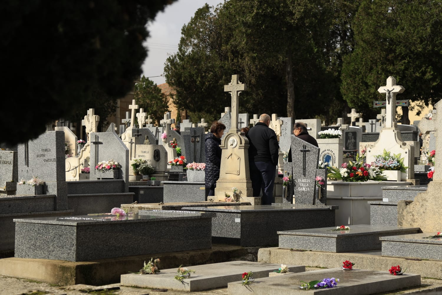 Los salmantinos recuerdan y visitan a sus seres queridos fallecidos