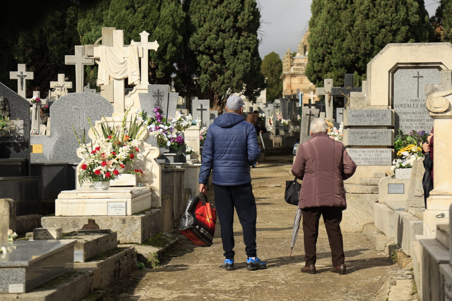 Los salmantinos recuerdan y visitan a sus seres queridos fallecidos