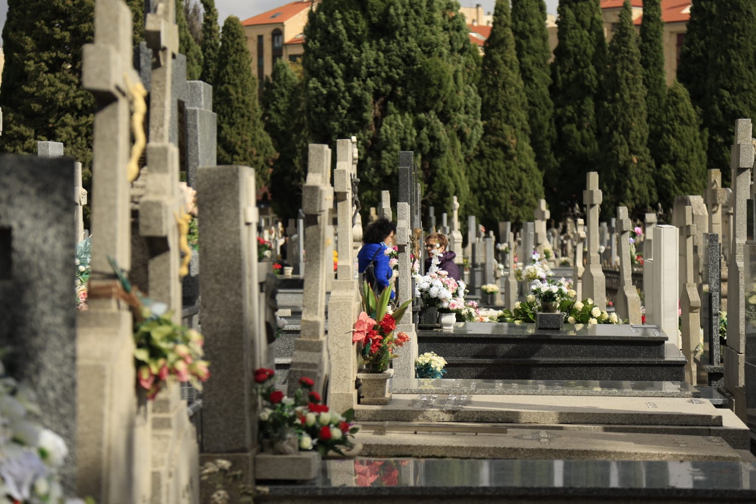 Los salmantinos recuerdan y visitan a sus seres queridos fallecidos