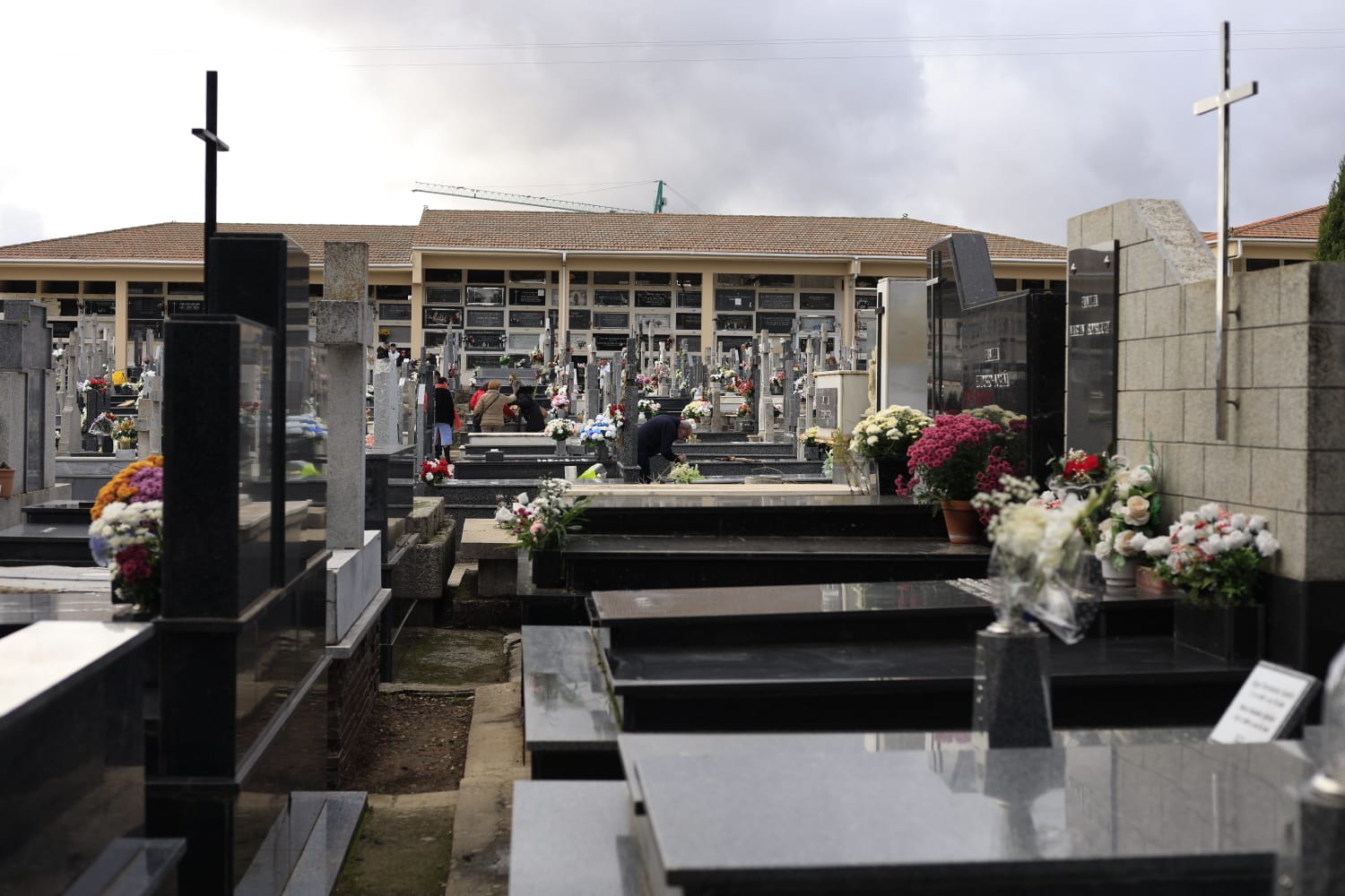 Los salmantinos recuerdan y visitan a sus seres queridos fallecidos