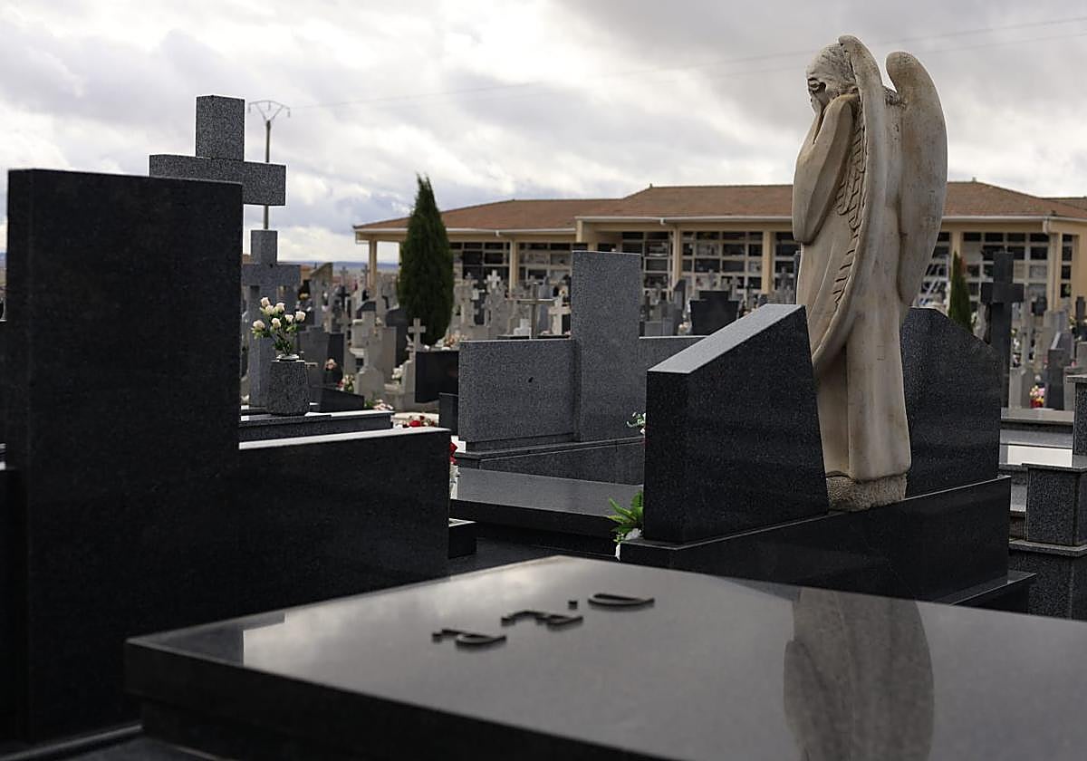 Los salmantinos recuerdan y visitan a sus seres queridos fallecidos