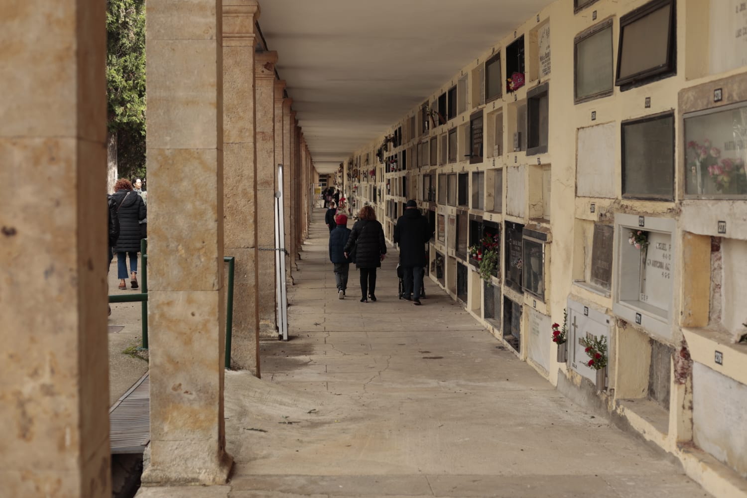 Los salmantinos recuerdan y visitan a sus seres queridos fallecidos