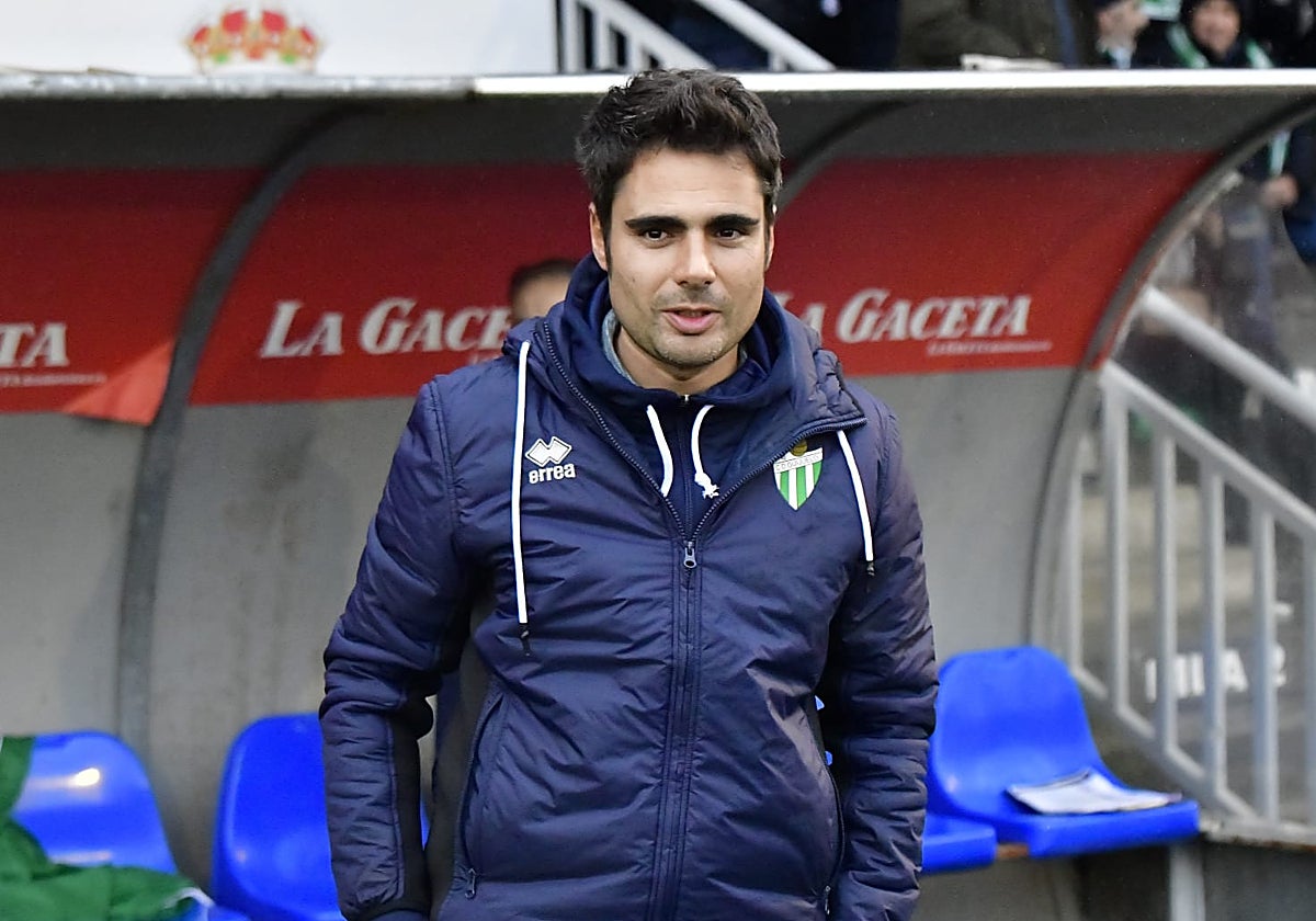 Mario Sánchez, antes de comenzar el partido ante el Sporting