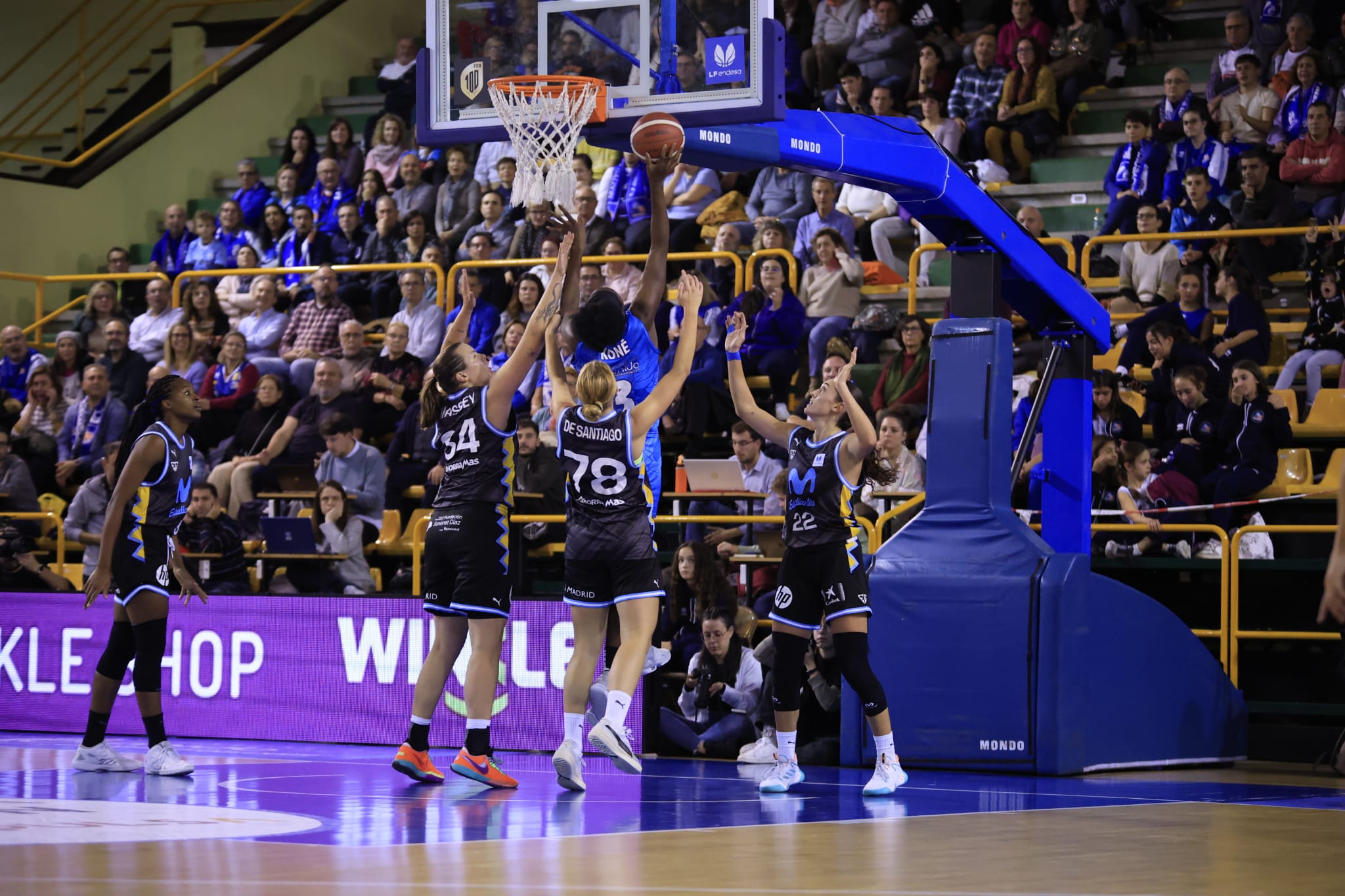Amplia victoria del líder Avenida ante Estudiantes