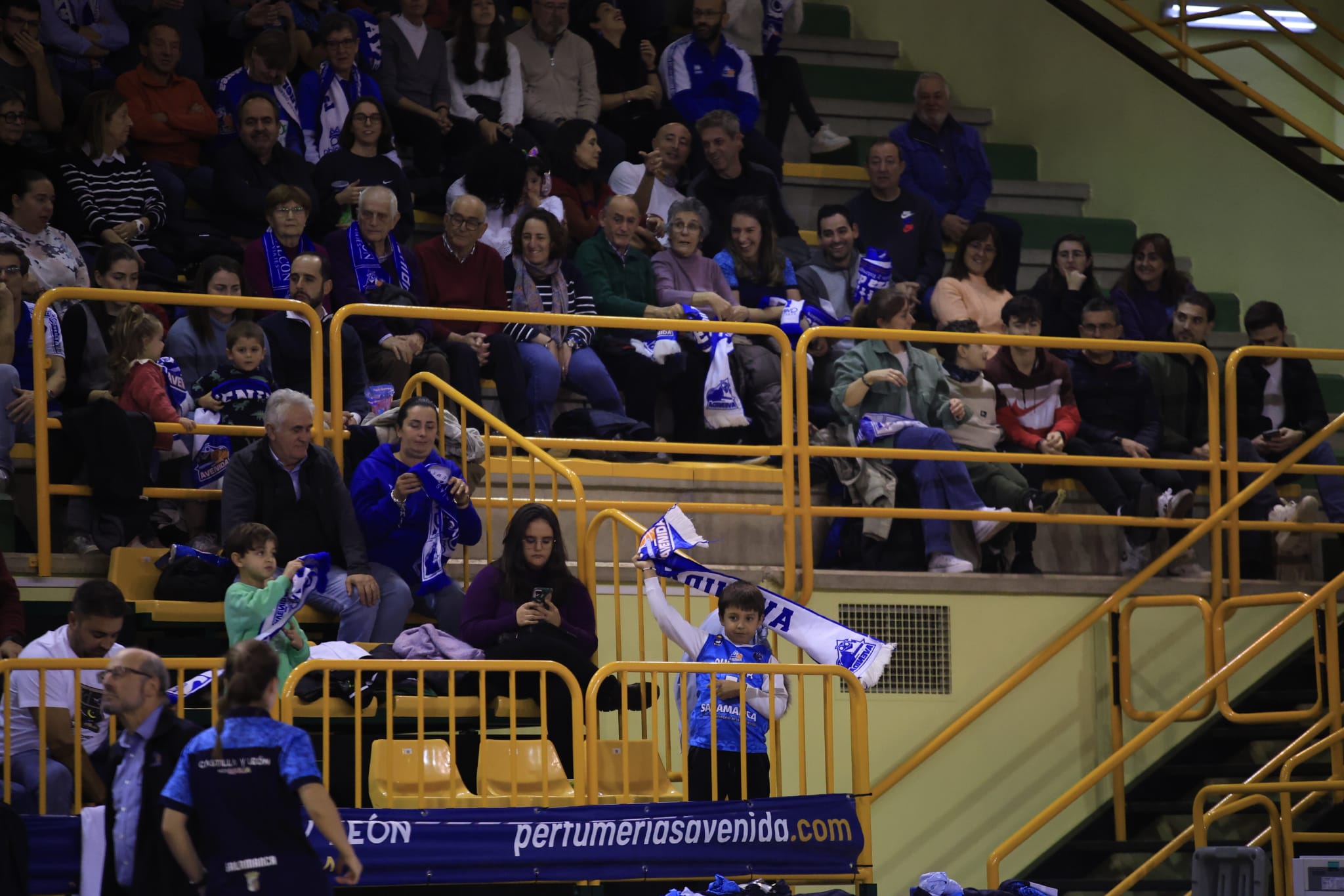 Amplia victoria del líder Avenida ante Estudiantes