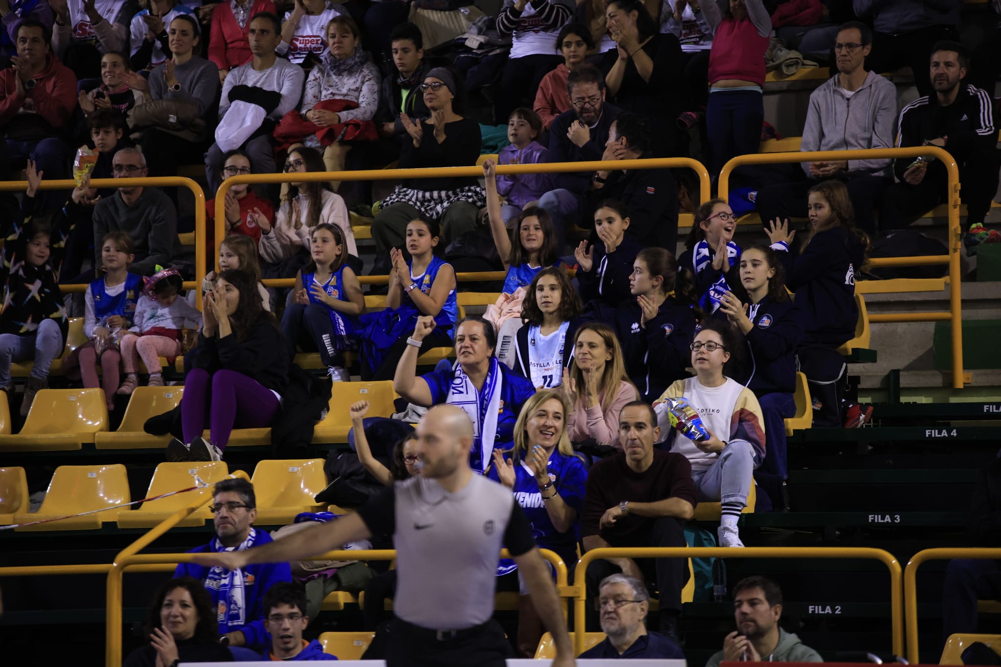 Amplia victoria del líder Avenida ante Estudiantes