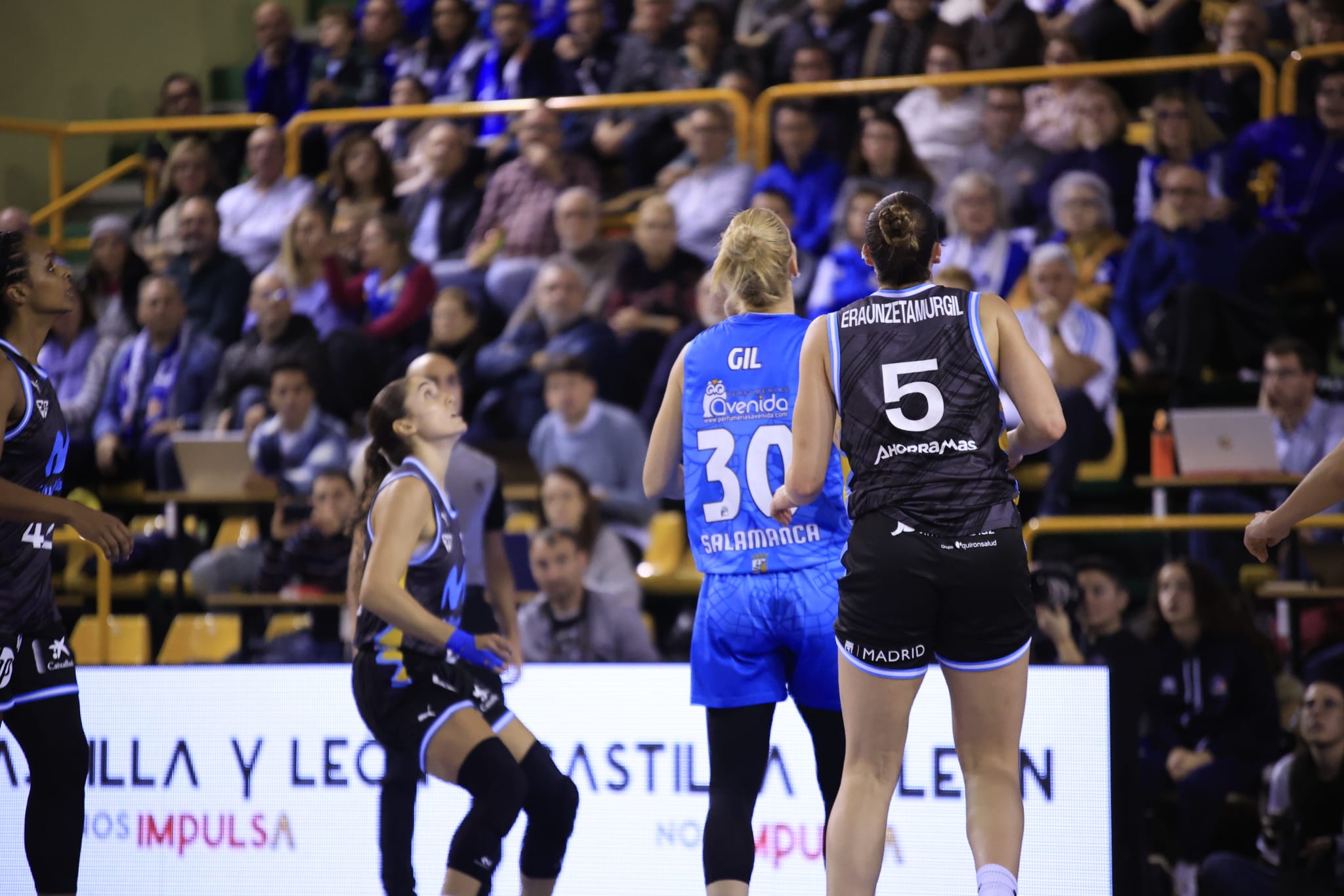 Amplia victoria del líder Avenida ante Estudiantes