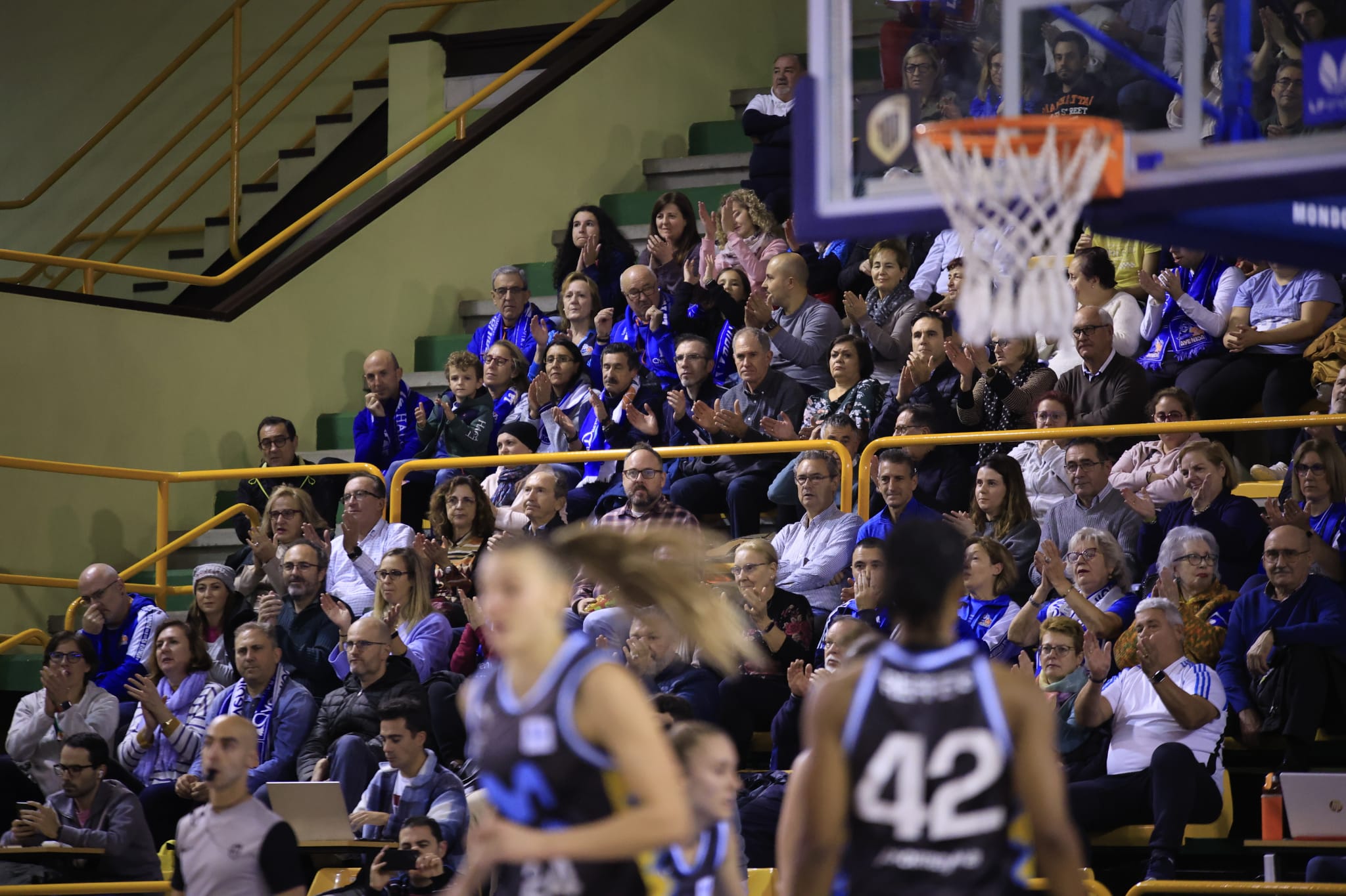 Amplia victoria del líder Avenida ante Estudiantes