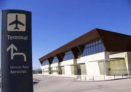 Exterior del aeropuerto salmantino de Matacán.