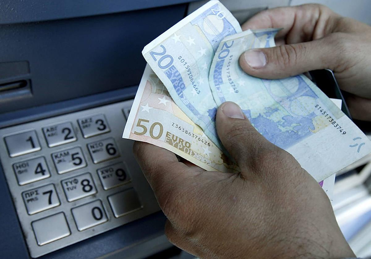 Detenido en Albacete tras estafar a dos personas mayores en Salamanca con sus cartillas