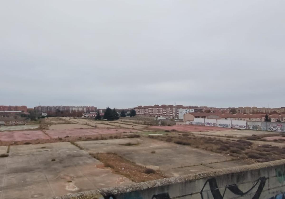 Solar de MercaSalamanca en el barrio Garrido.