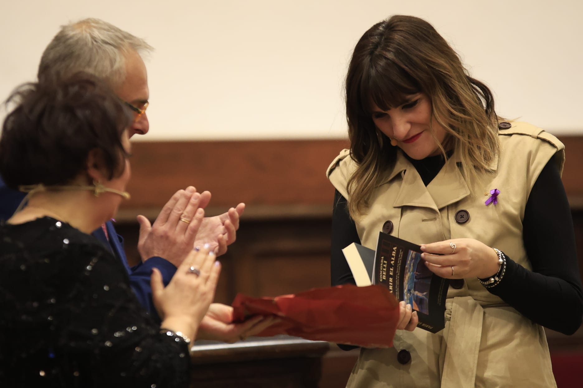 Rozalén canta en el Paraninfo &#039;La puerta violeta&#039; junto a varios niños