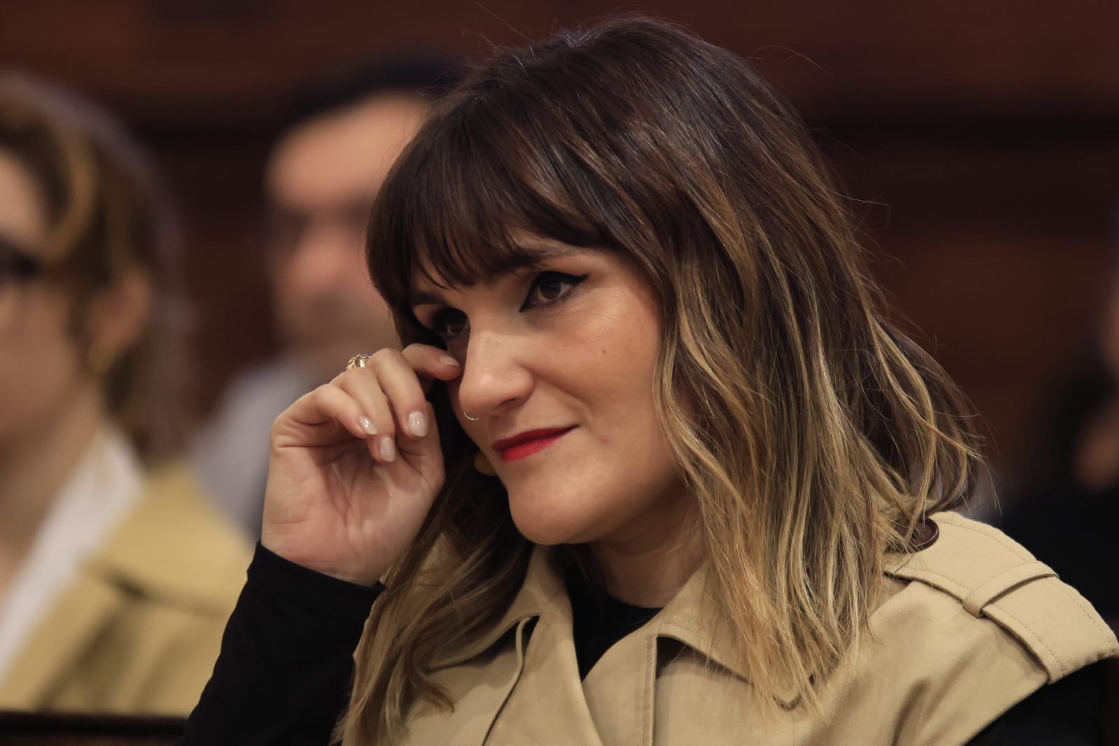 Rozalén canta en el Paraninfo &#039;La puerta violeta&#039; junto a varios niños