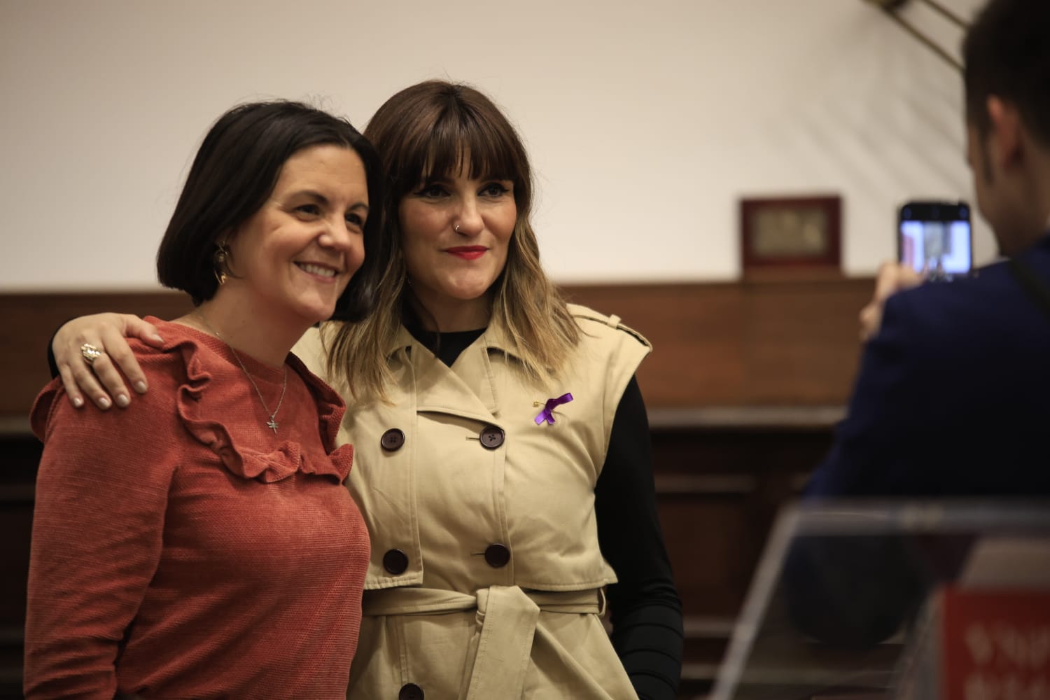 Rozalén canta en el Paraninfo &#039;La puerta violeta&#039; junto a varios niños