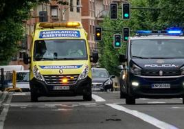 Una ambulancia transita por Salamanca en una imagen de archivo.