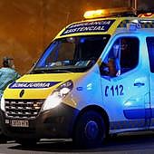 Trasladada en UVI móvil una motorista de 44 años tras chocar con un coche