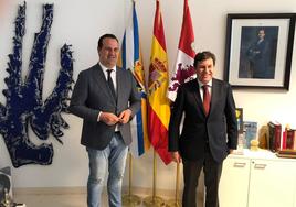 Reunión entre el consejero de de Economía y Hacienda y el alcalde de Santa Marta de Tormes.