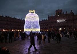 La campana que iluminó el pasado año la Plaza Mayor de Salamanca