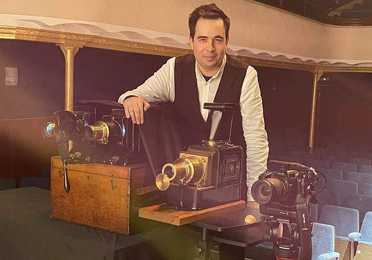 El cineasta, ilusionista, escritor y profesor Miguel Herrero.