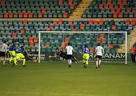 Empate y bronca en el Helmántico