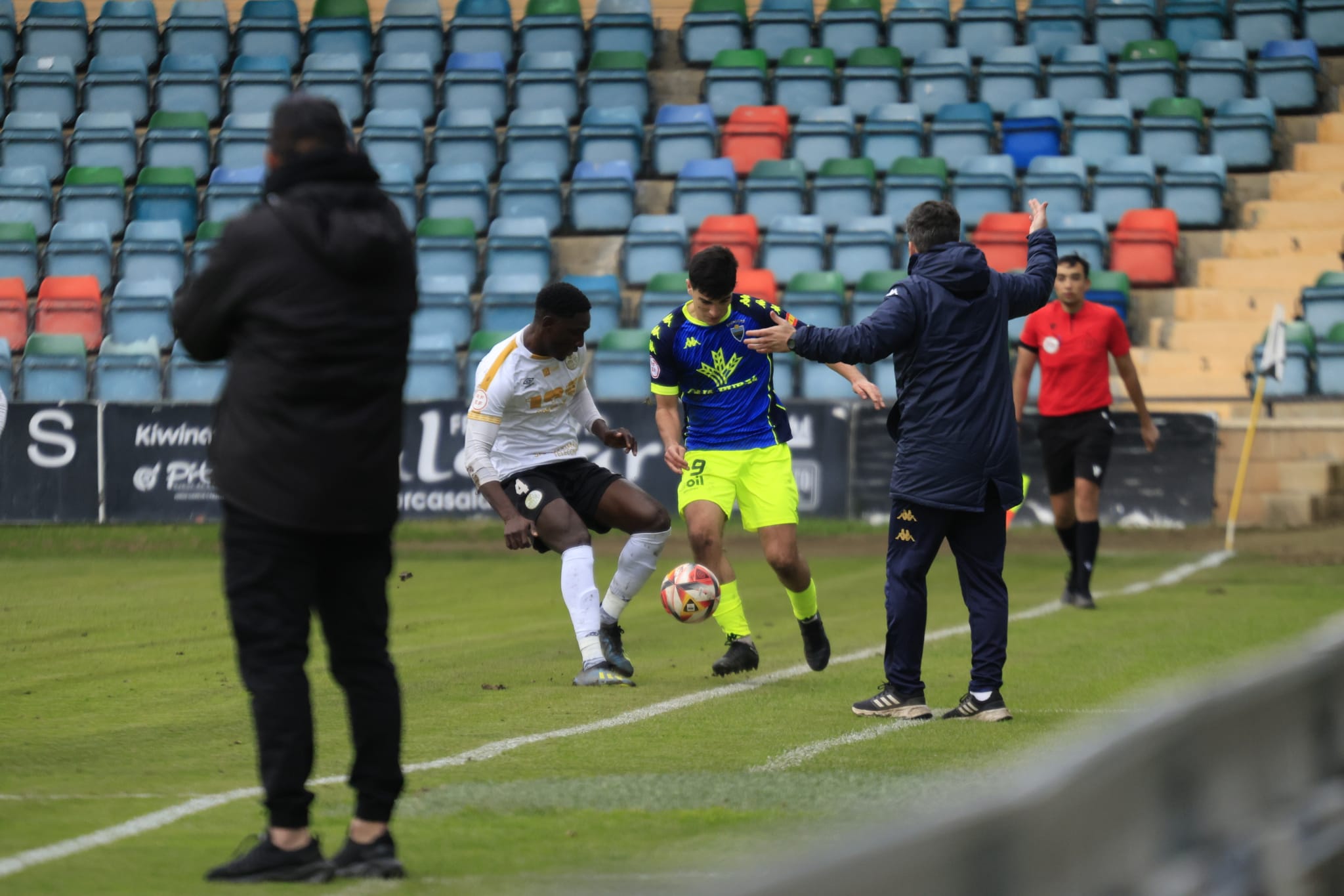 Empate y bronca en el Helmántico
