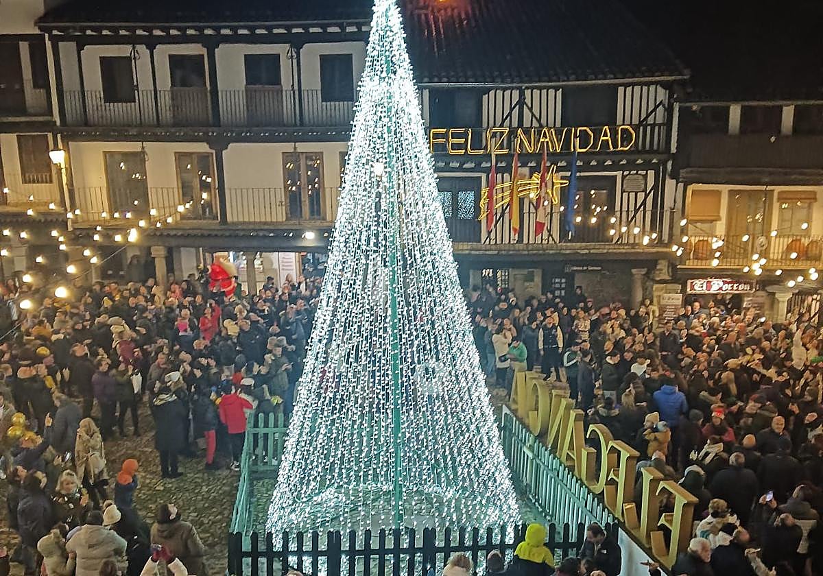 La Alberca adornada por la navidad.