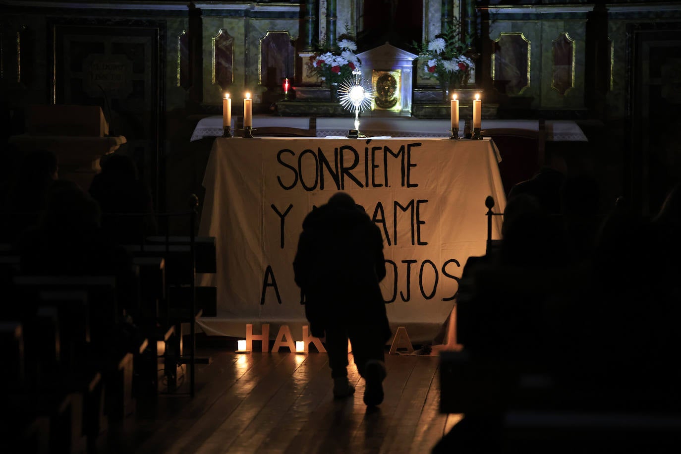 Hakuna celebra la Hora Santa en el convento de las Madres de Dios