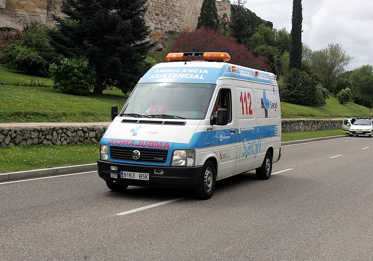 Imagen de archivo de una ambulancia del sacyl en Zamora