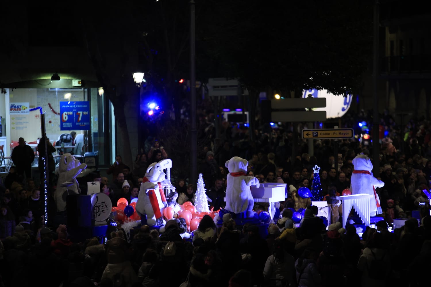 Papá Noel recorre las calles de la ciudad con la &#039;Cabalgaza&#039;