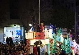Papá Noel recorre las calles de la ciudad con la 'Cabalgaza'