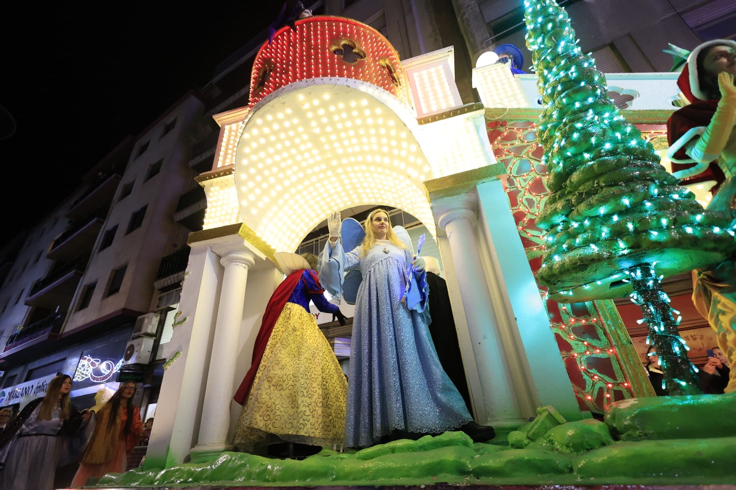 Papá Noel recorre las calles de la ciudad con la &#039;Cabalgaza&#039;