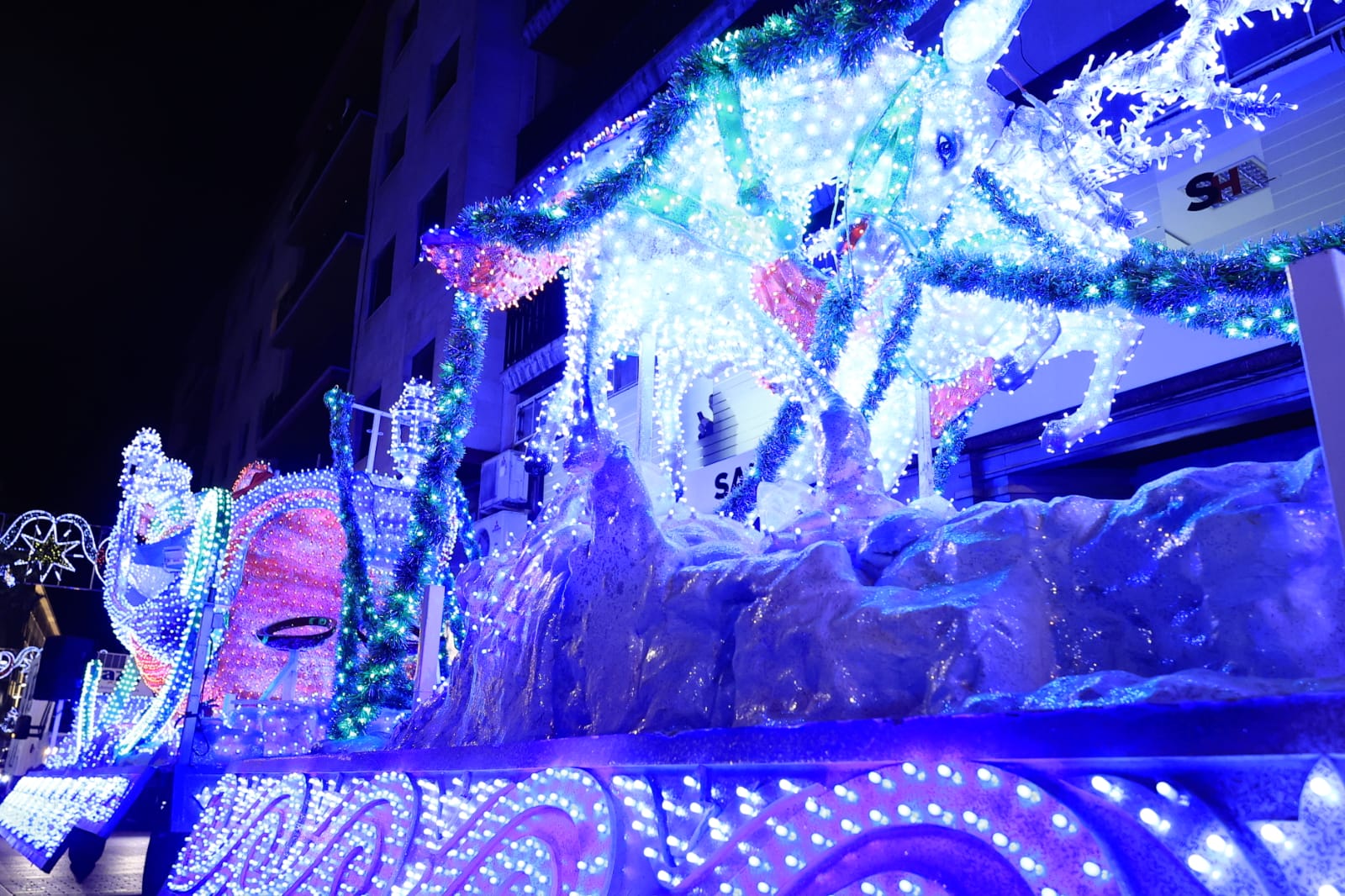 Papá Noel recorre las calles de la ciudad con la &#039;Cabalgaza&#039;