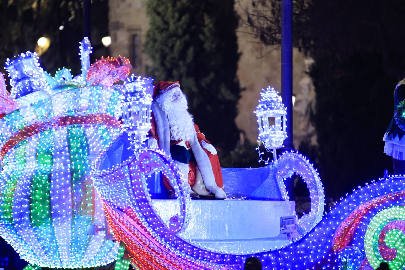 Papá Noel recorre las calles de la ciudad con la &#039;Cabalgaza&#039;