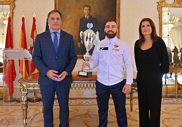 Carbayo recibe a Jaime Lizana, campeón del mundo de kickboxing