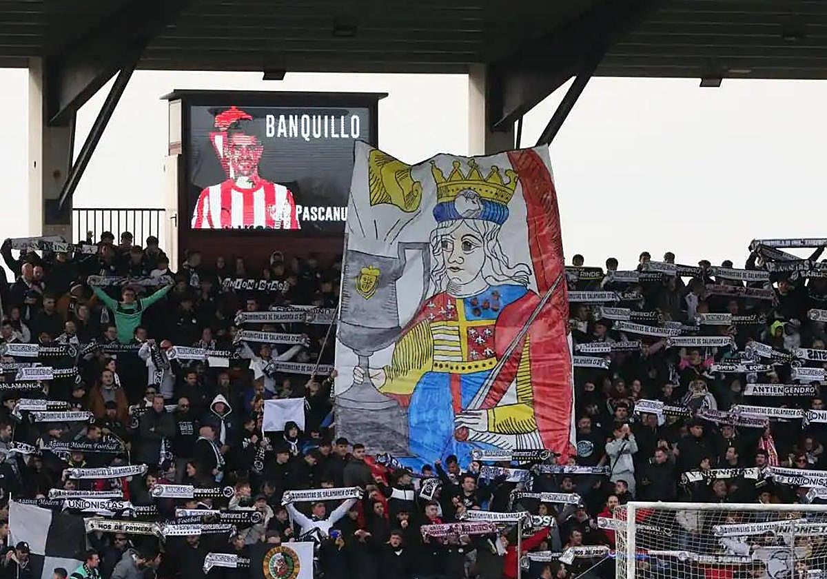 La grada de animación de Unionistas ante el Sporting en la Copa.