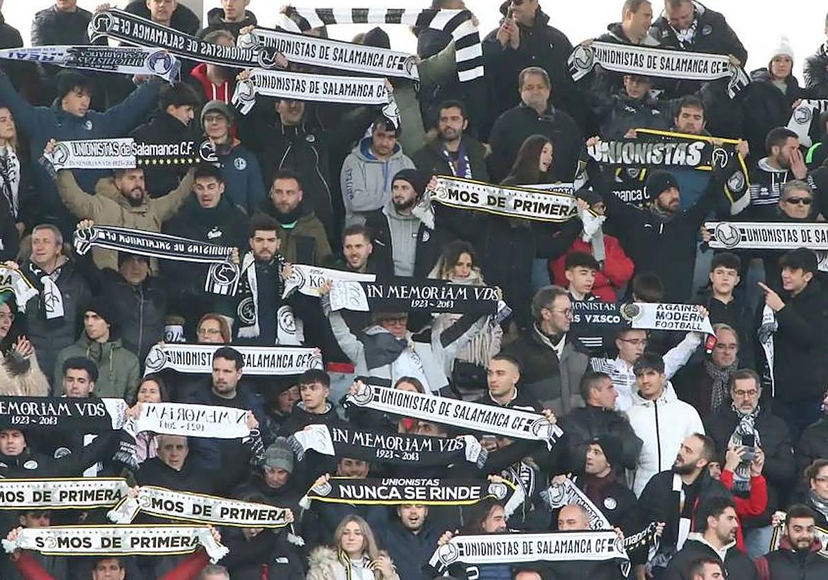 Seguidores de Unionistas en un partido en el Reina Sofía.