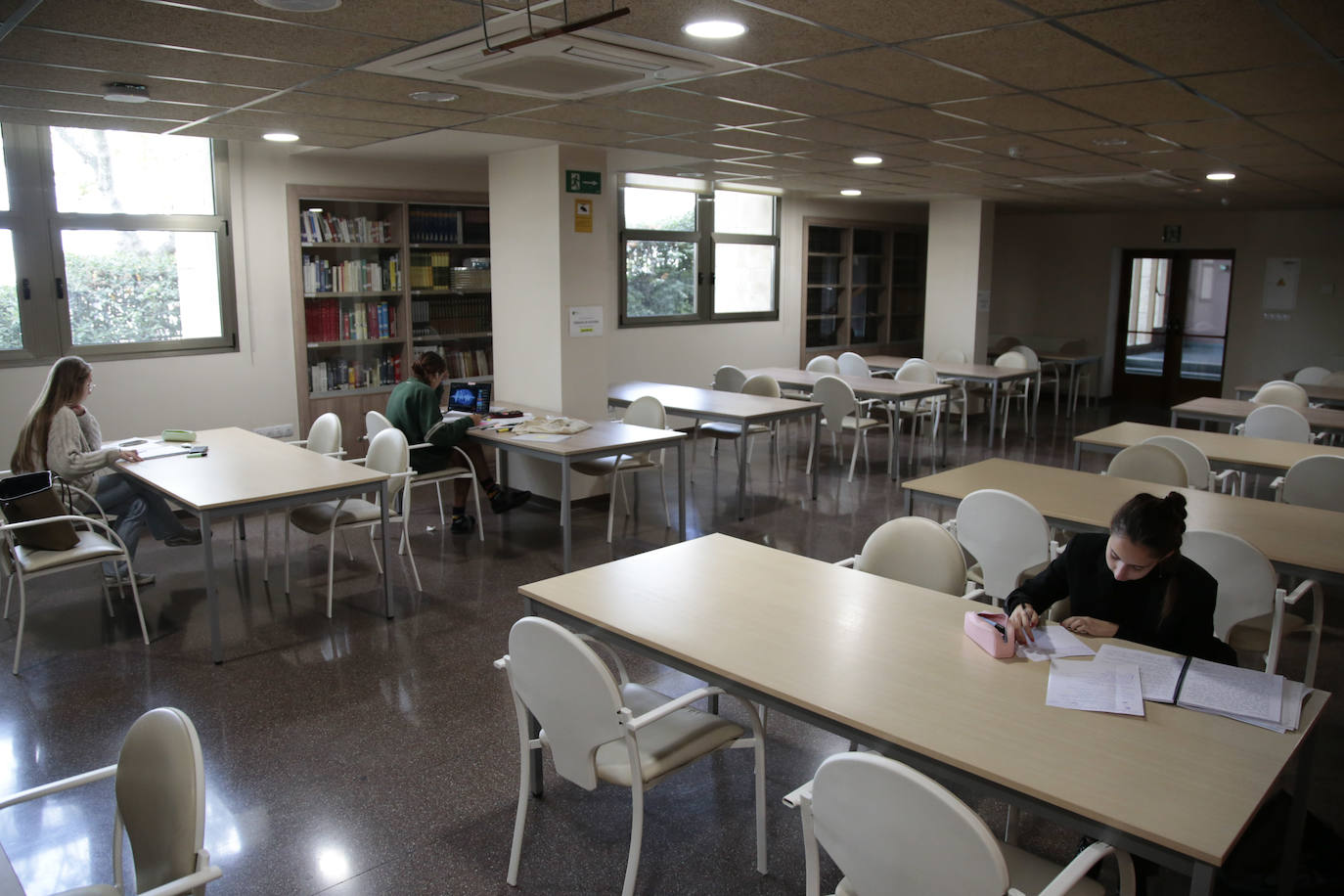 Imagen de archivo de la biblioteca en una residencia de Salamanca.