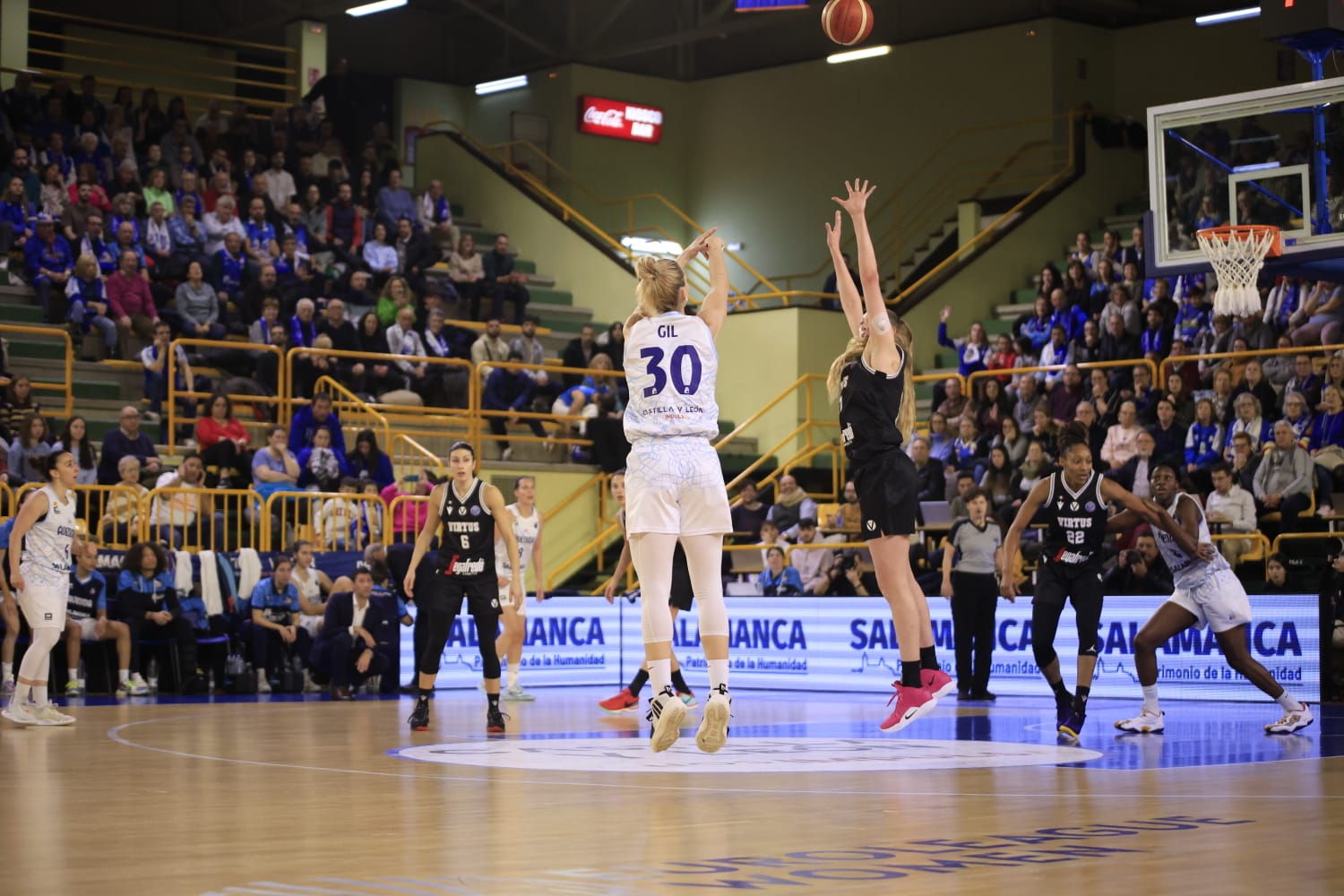 Las imágenes de la dura derrota final de Avenida ante la Virtus