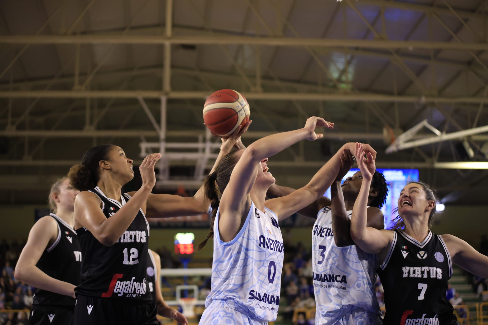 Las imágenes de la dura derrota final de Avenida ante la Virtus