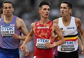 Mario García Romo, en el centro, en una competición con España.