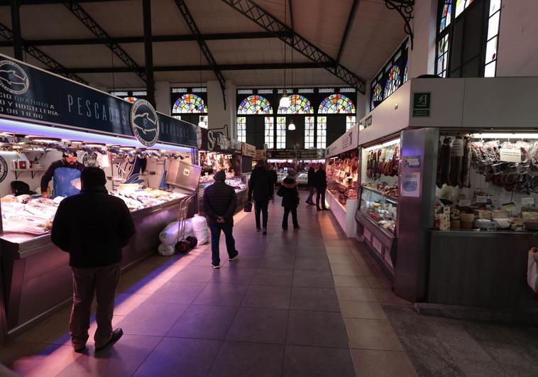 Compras en el Mercado Central la mañana de Nochebuena